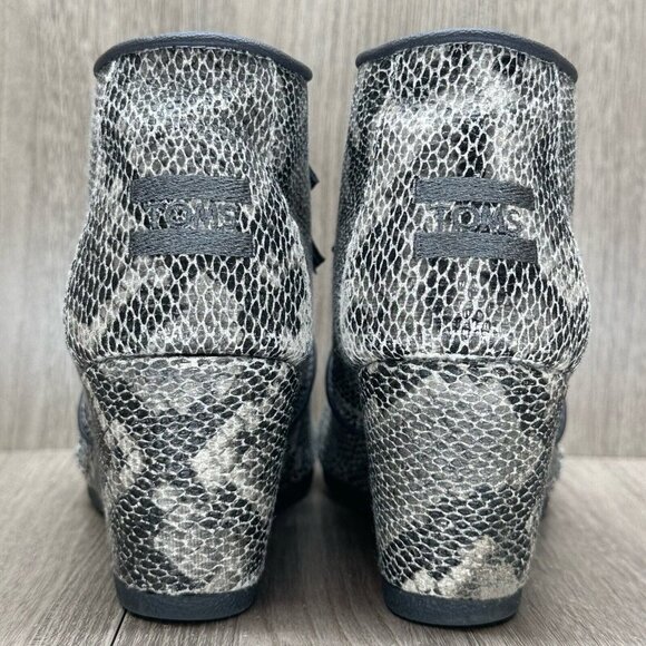 Toms Booties Womens Size 6.5 Kala Wedge Ankle Mid Heel Lace Up Snakeskin Gray - Picture 4 of 12
